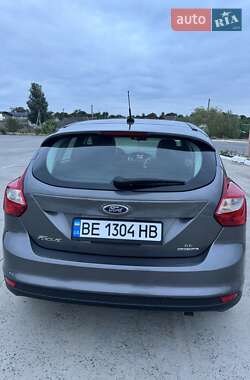 Хэтчбек Ford Focus 2012 в 