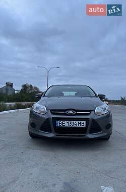 Хэтчбек Ford Focus 2012 в 