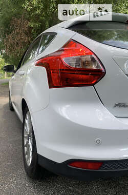 Хэтчбек Ford Focus 2012 в 