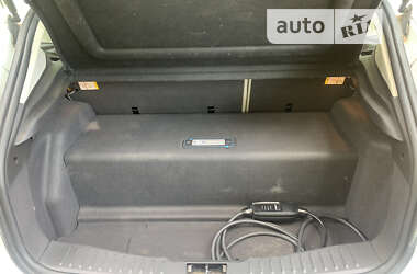 Хэтчбек Ford Focus 2012 в 