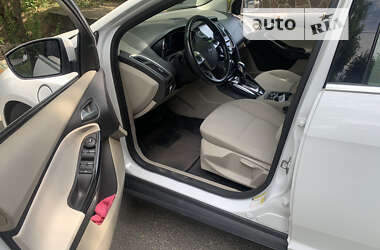 Хэтчбек Ford Focus 2012 в 