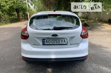 Хэтчбек Ford Focus 2012 в 