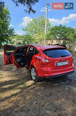 Хэтчбек Ford Focus 2013 в 