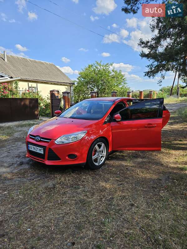 Хэтчбек Ford Focus 2013 в 