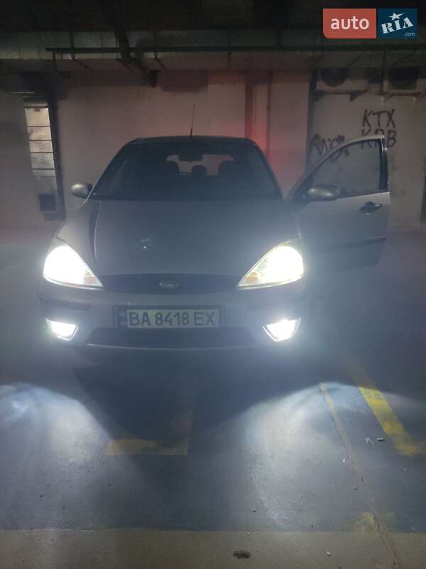 Хэтчбек Ford Focus 2003 в Киеве