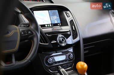 Хэтчбек Ford Focus 2012 в 