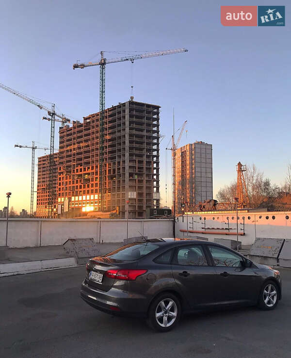 Седан Ford Focus 2015 в 