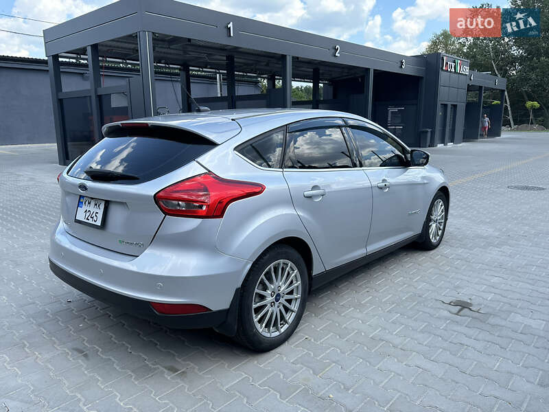 Хэтчбек Ford Focus 2016 в Житомире