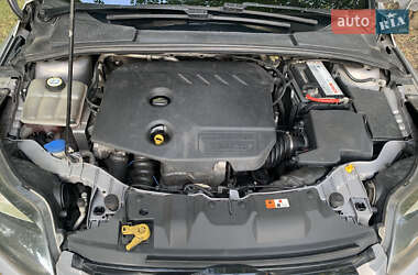 Хэтчбек Ford Focus 2011 в 