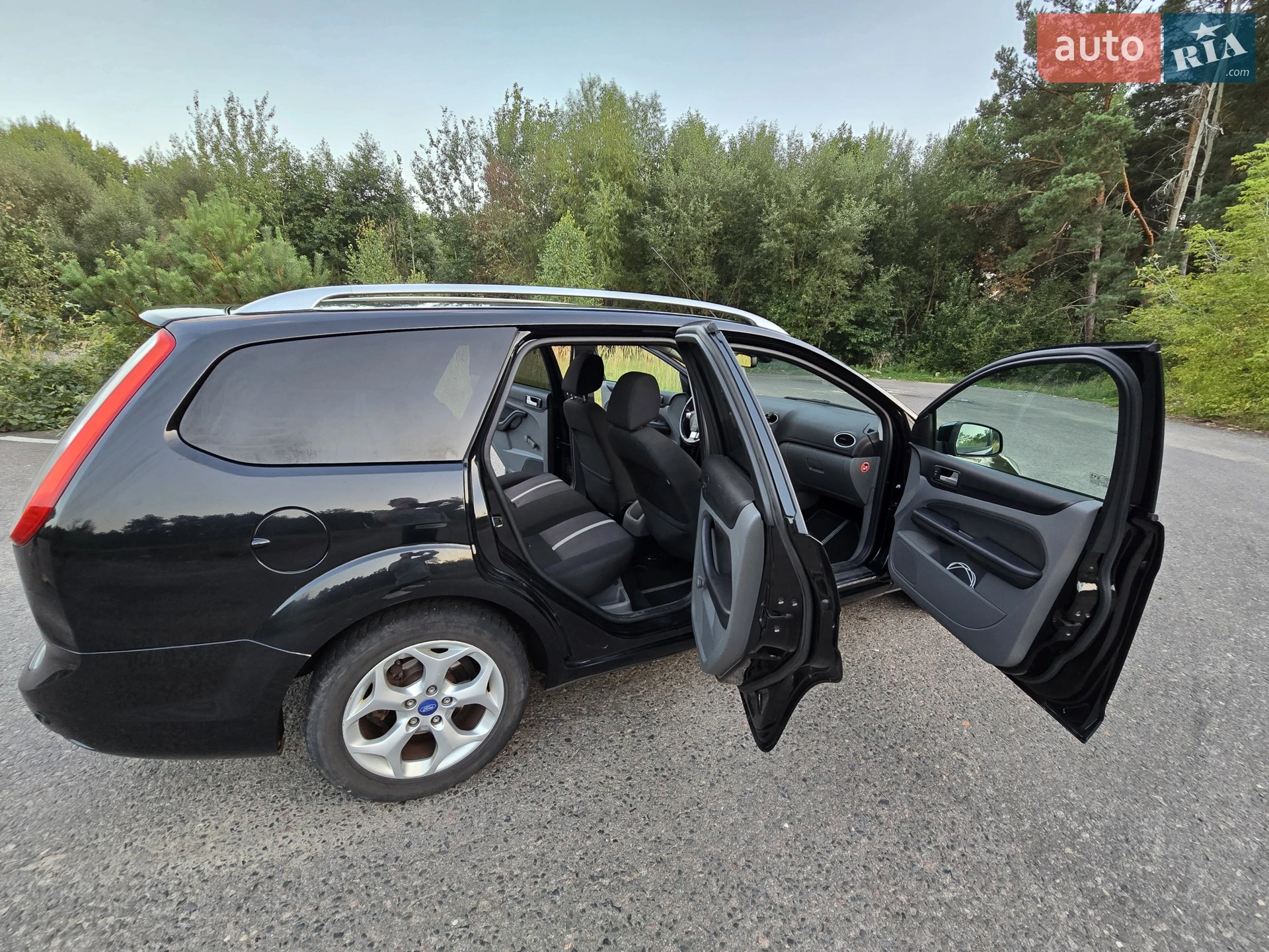 2010 Ford Focus - мініатюра 9