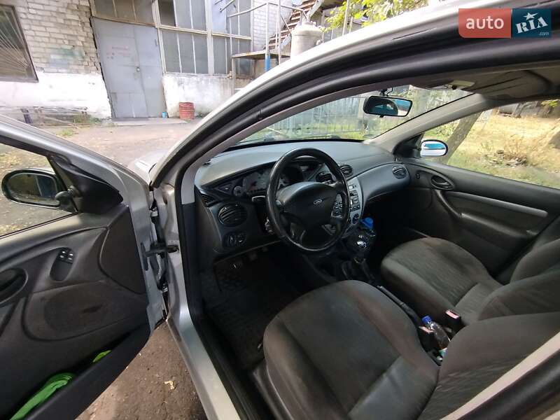 Хетчбек Ford Focus 2002 в Дніпрі