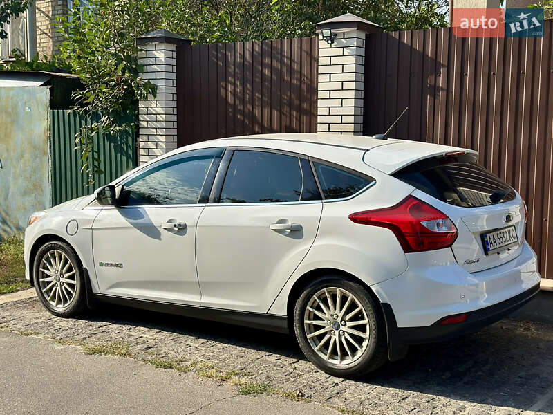 Хэтчбек Ford Focus 2012 в Киеве
