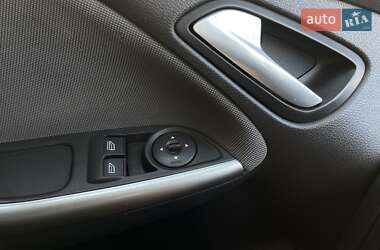 Хетчбек Ford Focus 2014 в 