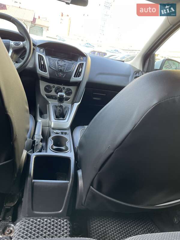 Хэтчбек Ford Focus 2014 в Чернигове