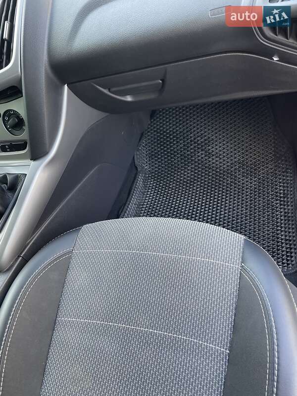 Хэтчбек Ford Focus 2014 в Чернигове