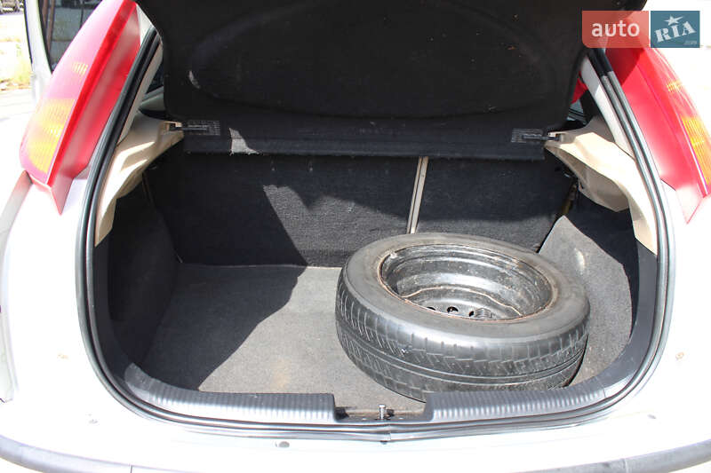 Хэтчбек Ford Focus 2002 в Виннице
