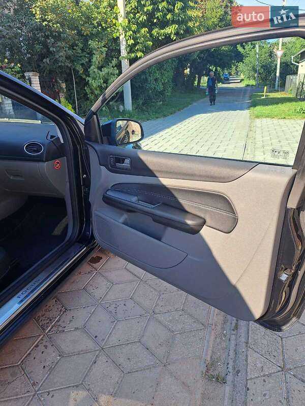 Хэтчбек Ford Focus 2008 в Черновцах