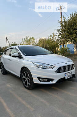 Хетчбек Ford Focus 2015 в Дніпрі