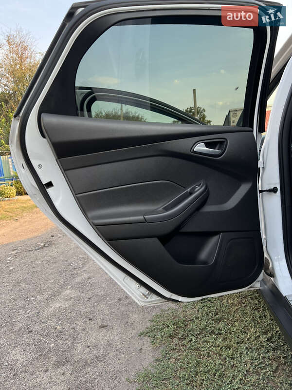 Хэтчбек Ford Focus 2015 в Днепре