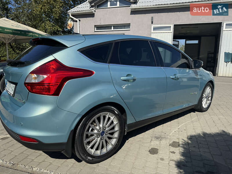 Хэтчбек Ford Focus 2012 в Мукачево