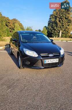 Хэтчбек Ford Focus 2012 в 