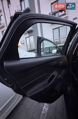Седан Ford Focus 2015 в 