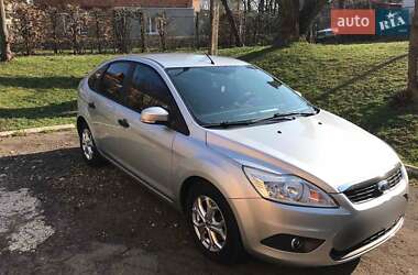 Хэтчбек Ford Focus 2011 в 