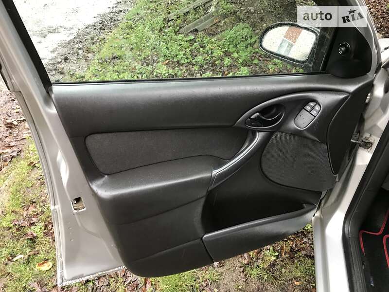 Хэтчбек Ford Focus 2004 в Калуше
