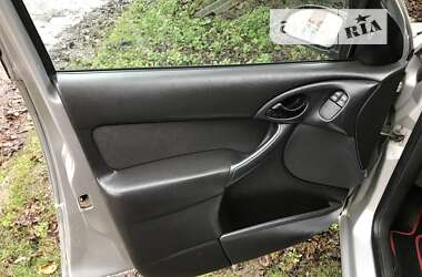 Хетчбек Ford Focus 2004 в 