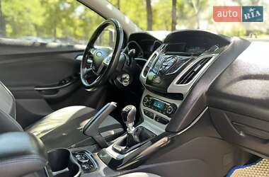 Хэтчбек Ford Focus 2013 в 