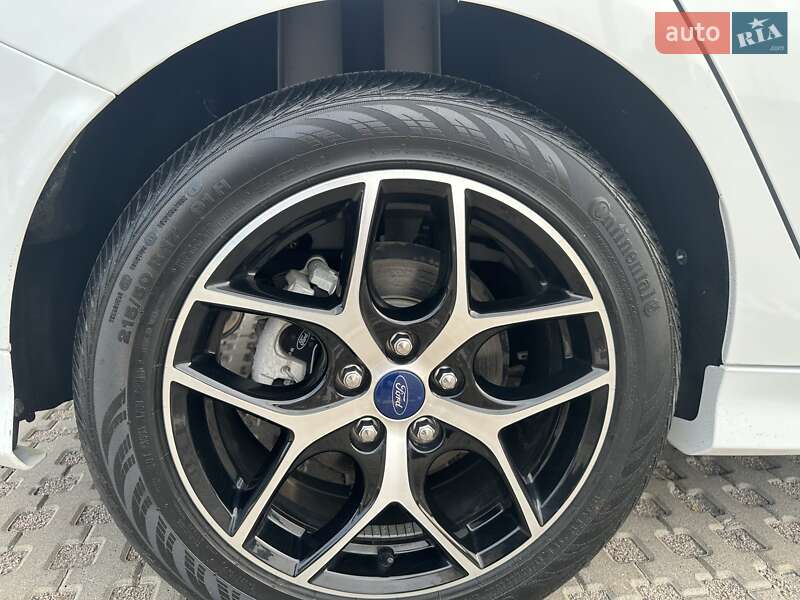 Хэтчбек Ford Focus 2016 в Киеве