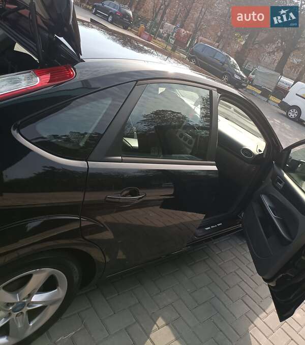Хэтчбек Ford Focus 2010 в Ровно