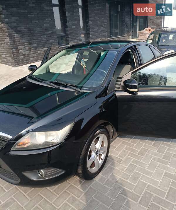 Хэтчбек Ford Focus 2010 в Ровно