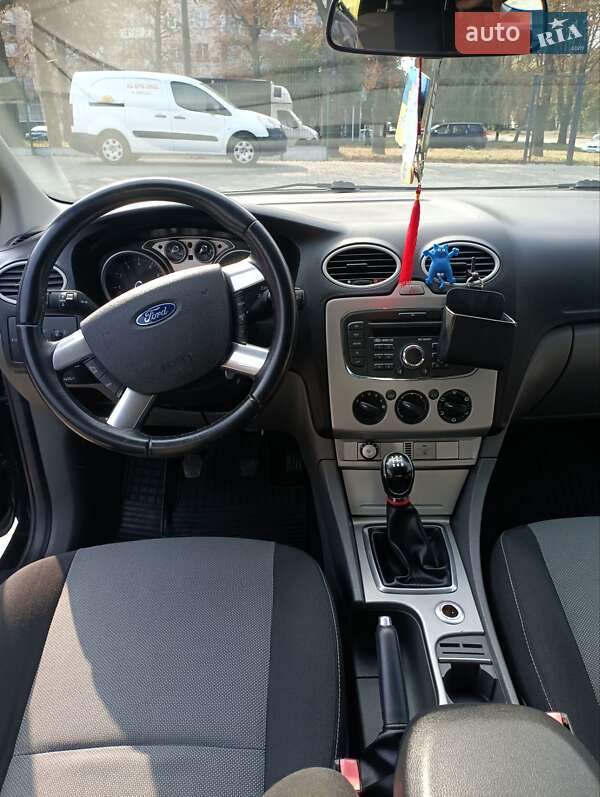 Хэтчбек Ford Focus 2010 в Ровно