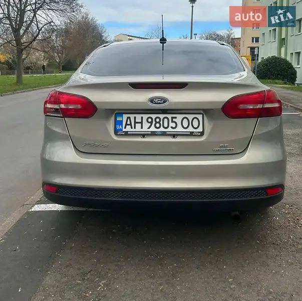 Седан Ford Focus 2015 в 