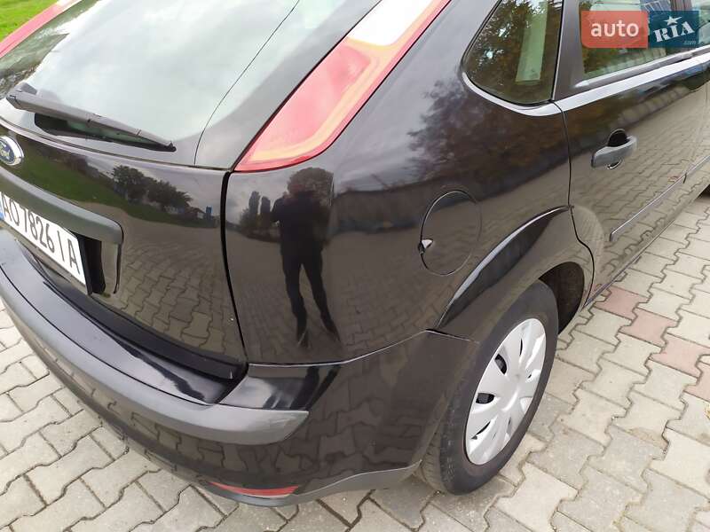 Хэтчбек Ford Focus 2006 в Ужгороде