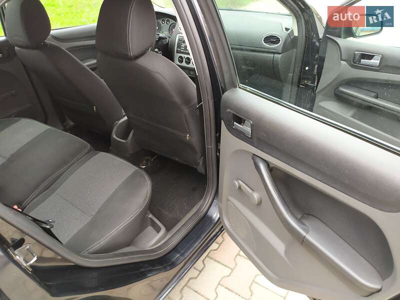 Хэтчбек Ford Focus 2006 в Ужгороде