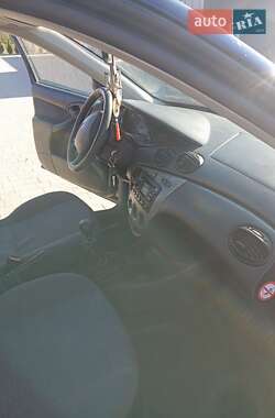 Седан Ford Focus 2003 в Самборе