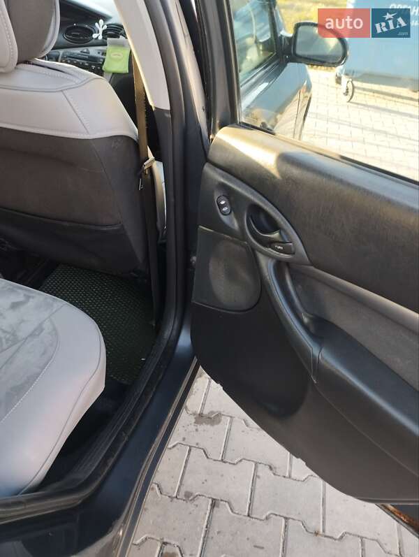 Хетчбек Ford Focus 2002 в Іспасі