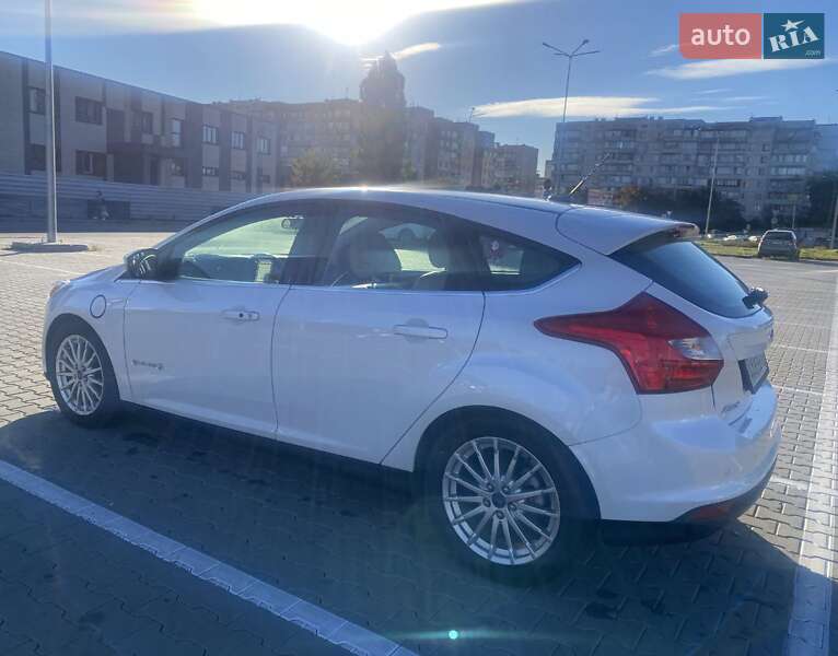 Хэтчбек Ford Focus 2014 в Киеве