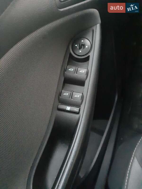 Хэтчбек Ford Focus 2014 в Днепре