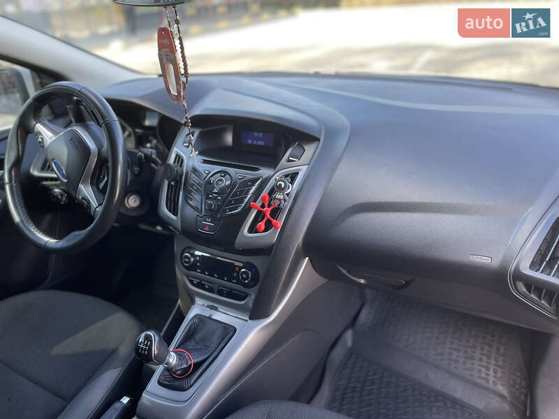 Хэтчбек Ford Focus 2011 в Городке