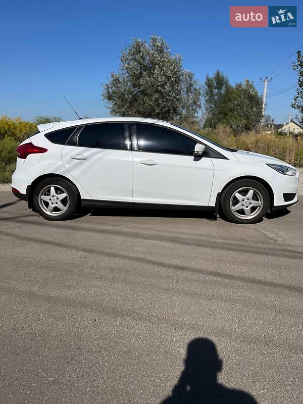 Хэтчбек Ford Focus 2015 в Киеве