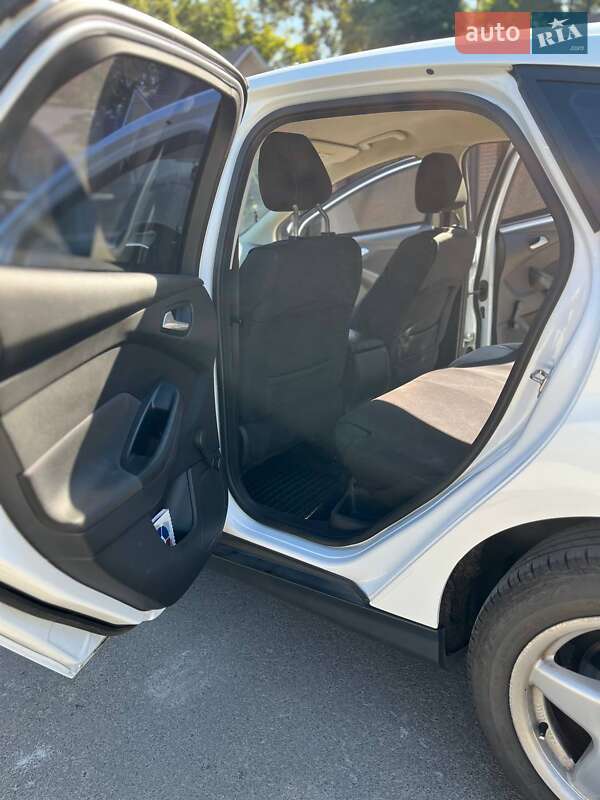 Хэтчбек Ford Focus 2015 в Киеве