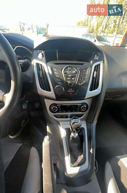Хэтчбек Ford Focus 2013 в 