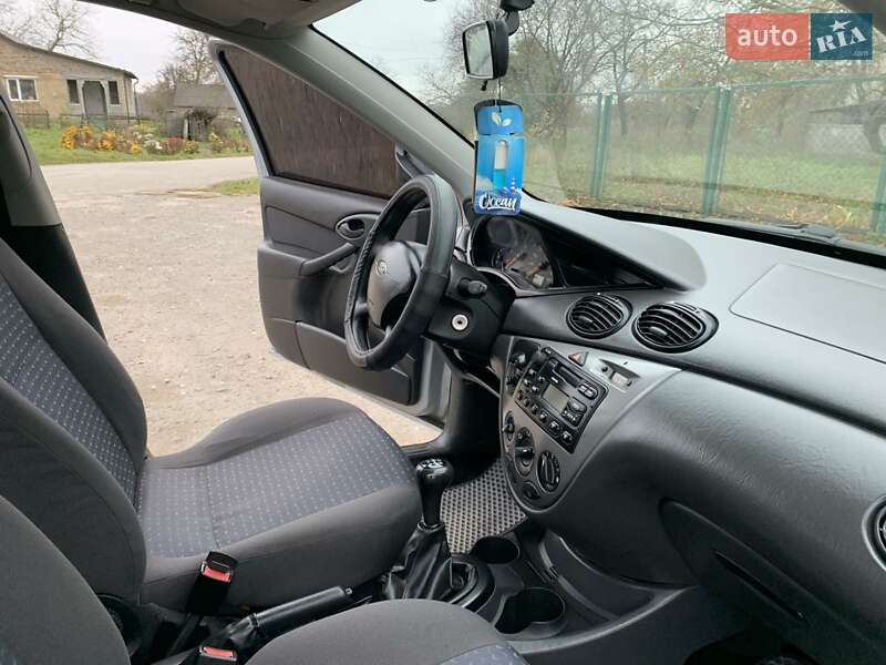 Хэтчбек Ford Focus 2004 в Теофиполе