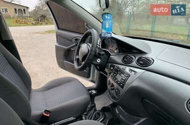 Хэтчбек Ford Focus 2004 в 