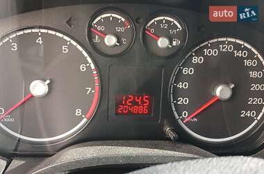 Хэтчбек Ford Focus 2011 в 