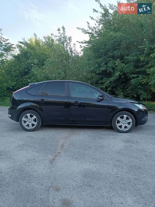 Хэтчбек Ford Focus 2009 в Марганце