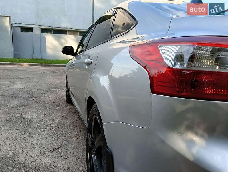 Седан Ford Focus 2012 в Львове